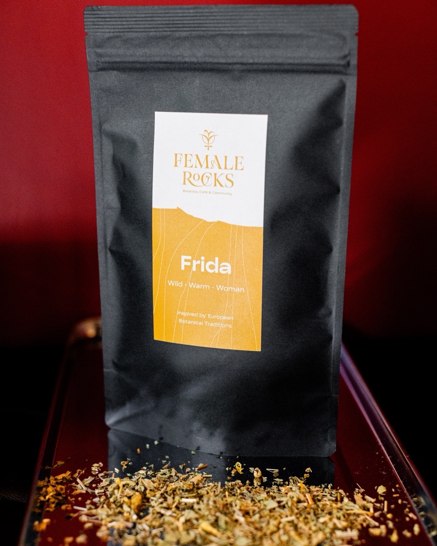 Frida — Kräutermischung von Female Rocks, Verpackung mit Ringelblumen